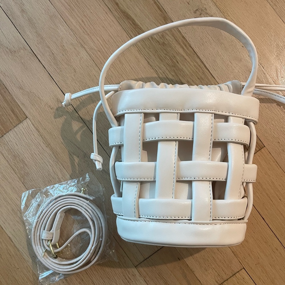 Ivory Weeved Bucket Crossbody